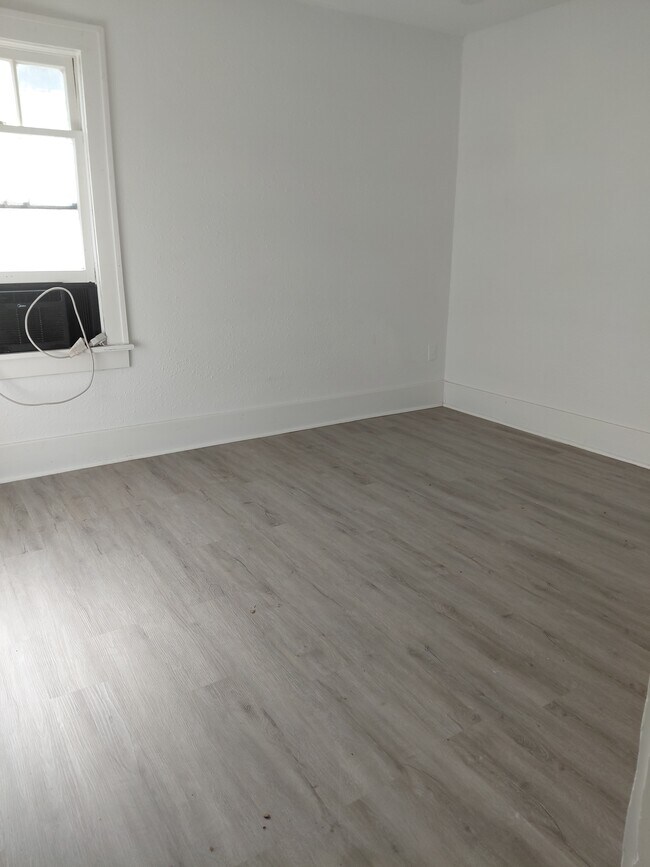 Foto del edificio - 701 E Walnut St