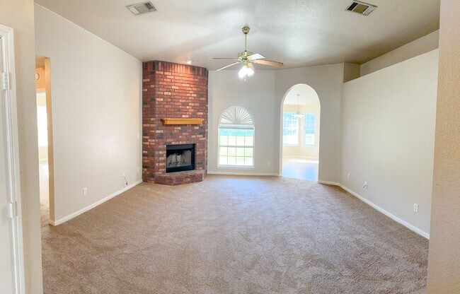 Foto del edificio - This beautiful 3 bedroom 2 bath home, is l...