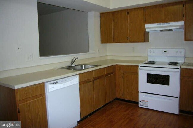 Building Photo - 8018 Harbor Tree Way