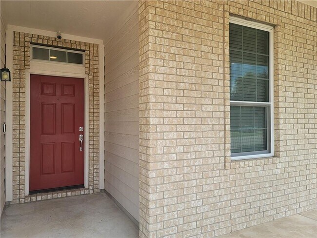 Foto del edificio - 208 Hummingbird Ln