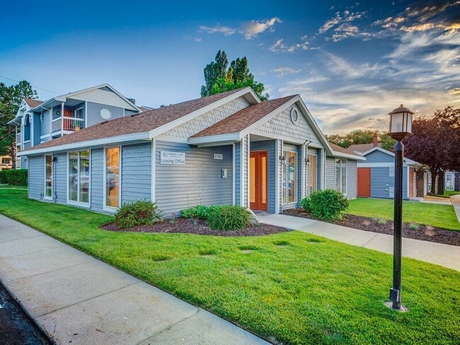 Building Photo - Creekview