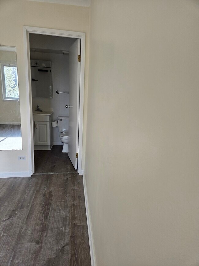 Photo - 925 Casey Ct Apartment