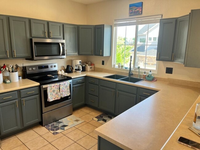 Building Photo - 5596 Canyon View Dr