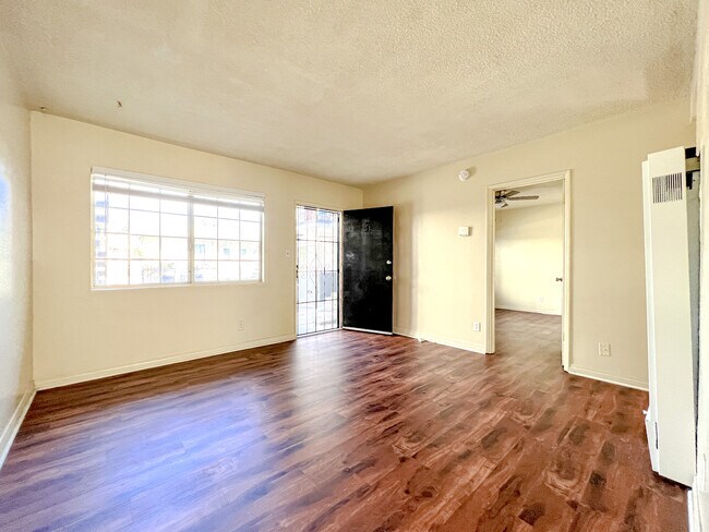 Building Photo - 1331 W 38th St