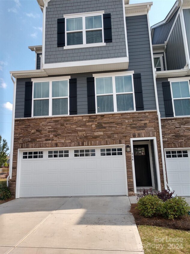 Foto principal - 664 Crudent Rd