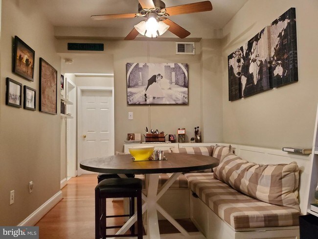 Foto del edificio - 718 Park Rd NW