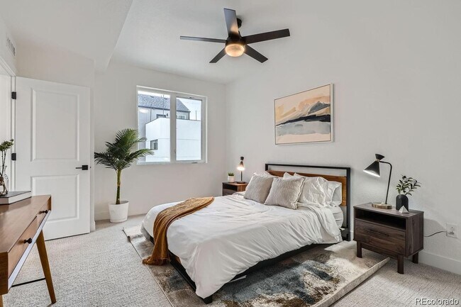 Foto del edificio - New Construction 4-Bedroom Townhome with Rooftop Deck & Mountain Views