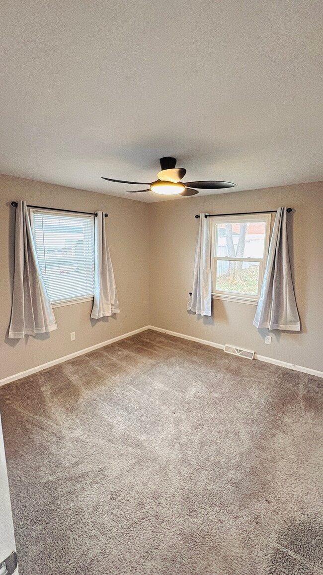 Photo - Topfield Rr House