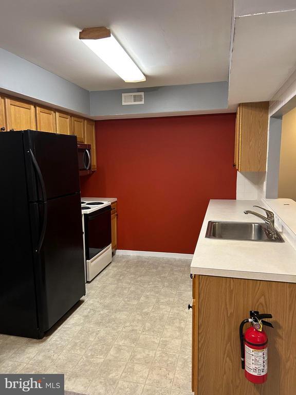 Building Photo - 413 Gregorys Way