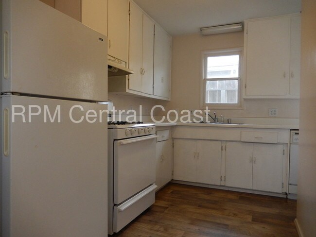 Foto del edificio - 1 Bedroom Apartment Located in Quiet Triplex