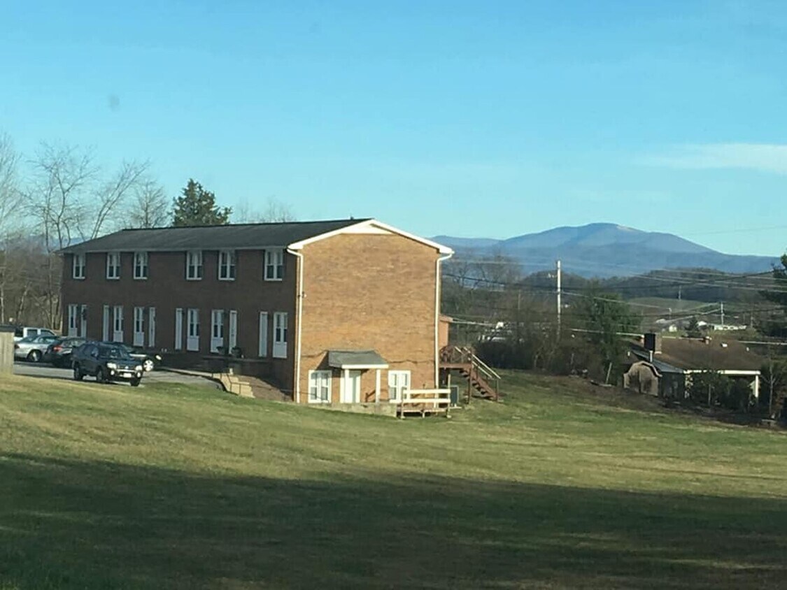 Foto principal - 225 Baugh Ln NE