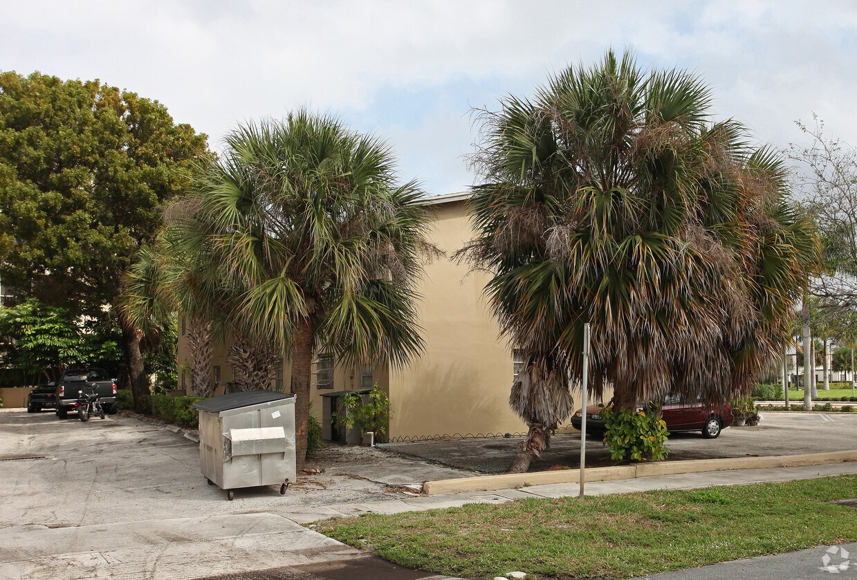 Building Photo - 535 Spencer Dr
