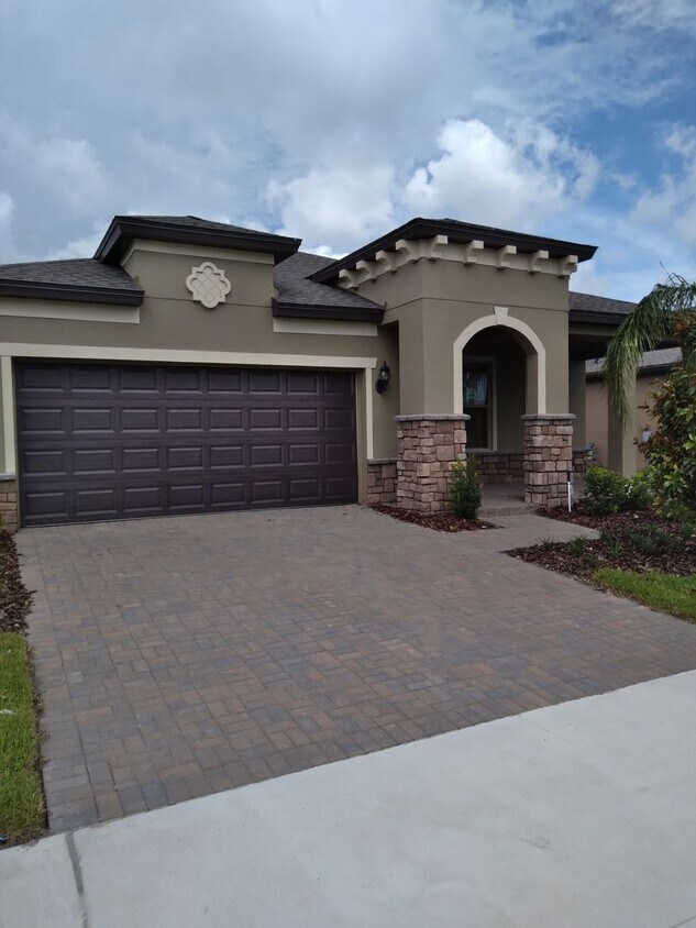 Primary Photo - 3 bedroom, 2 bathroom in Davenport, Gated ...
