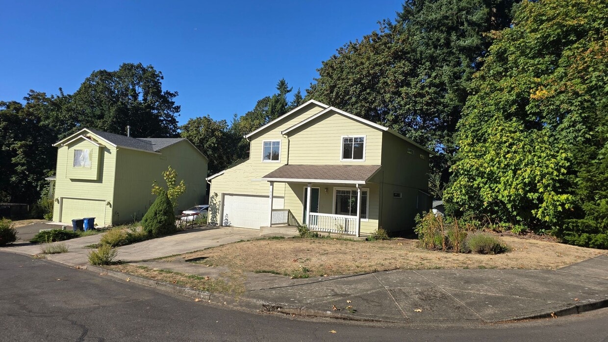Primary Photo - Large 3 bedroom