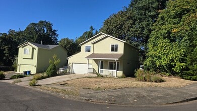 Building Photo - 512 NW Mitchell Ct