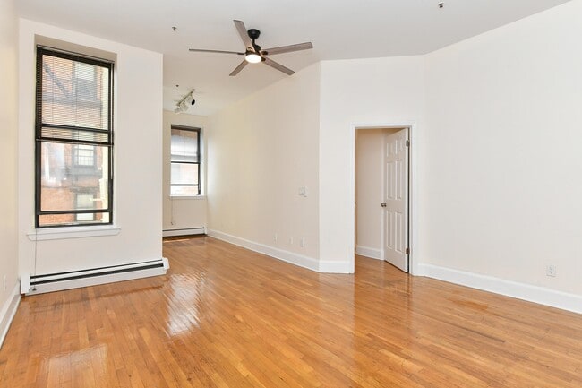 Building Photo - 1115 Willow Ave