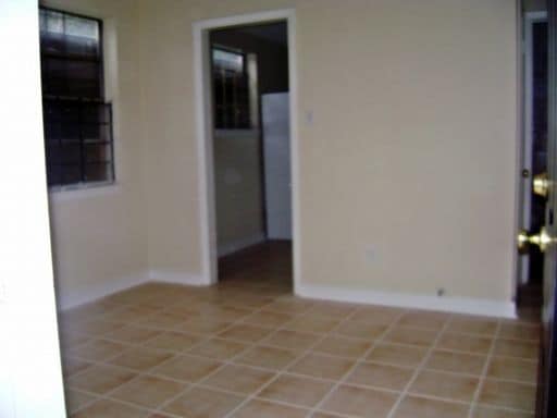 Building Photo - 216 1/2 E Charlton Ln