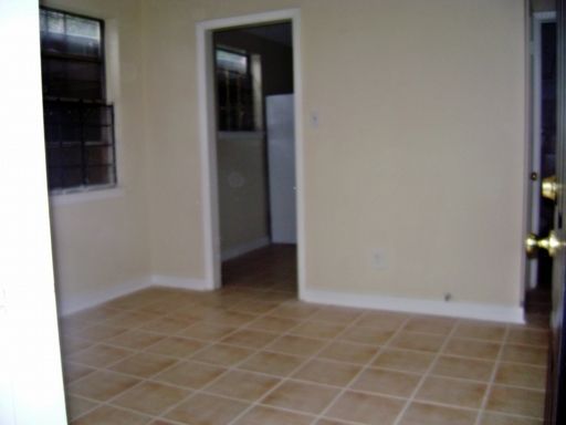 Foto del edificio - 216 1/2 E Charlton Ln