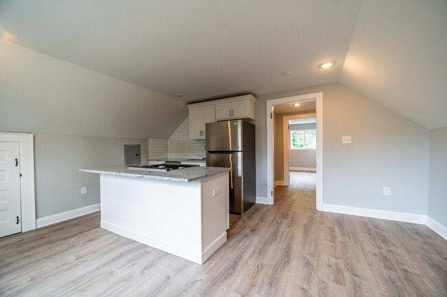 Building Photo - 388 Fairwood Ave