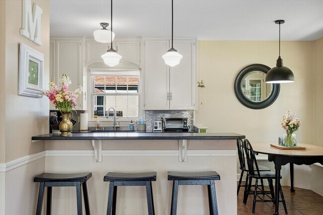 Foto del edificio - Rose Park Home - Furnished