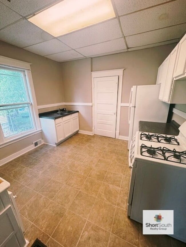 Foto del edificio - Updated 3 Bed 1.5 Bath House on the SE side