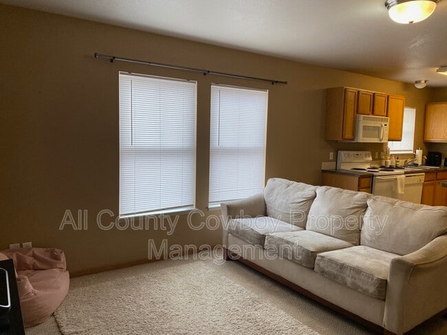 Building Photo - 621 E Mitchell St