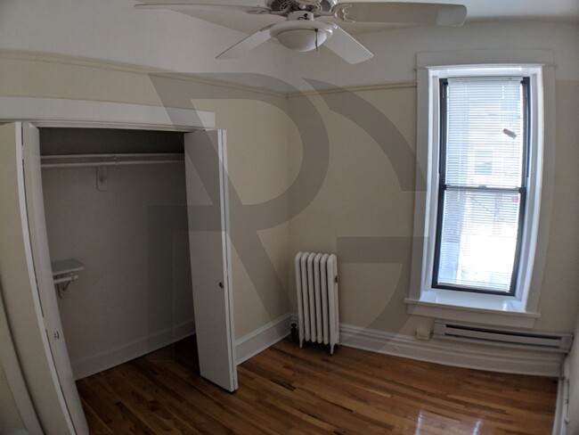 Building Photo - 428 W Belden Ave