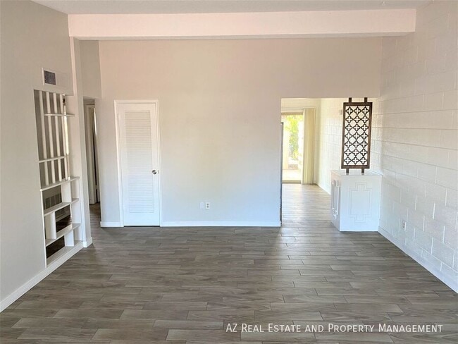 Building Photo - 7035 E Wilshire Dr