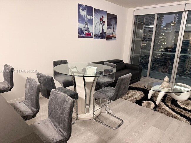 Foto del edificio - 79 SW 12th St