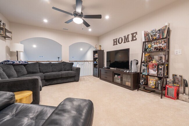 Foto del edificio - MOVE IN READY 3 Bedroom in Desirable Grass...