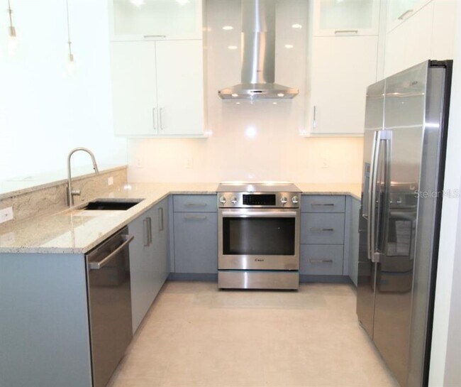 Foto del edificio - 945 N Osprey Ave
