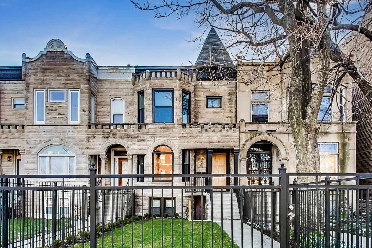 Primary Photo - 5935 S Indiana Ave