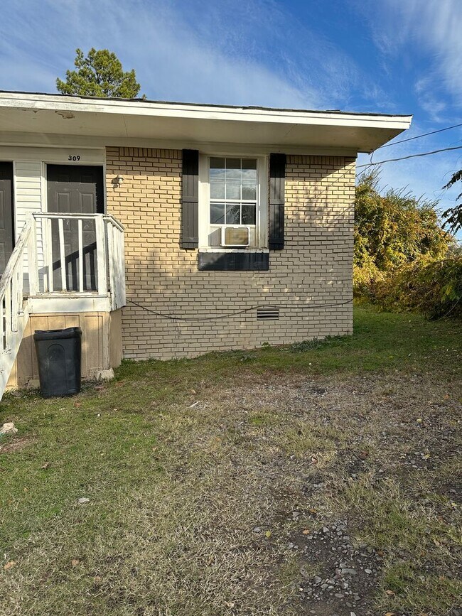 Foto del edificio - Franklin St. Duplex