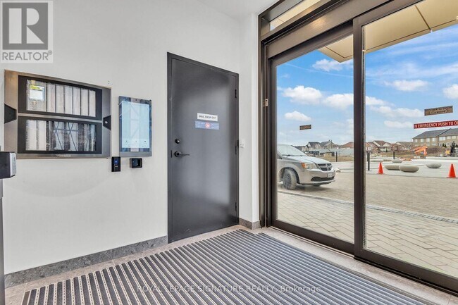 Photo du bâtiment - 4878 Powers Cmn