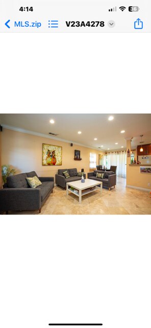 Foto del edificio - 7766 N Glenoaks Blvd