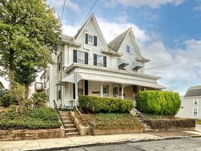 Building Photo - 142 S 29th St