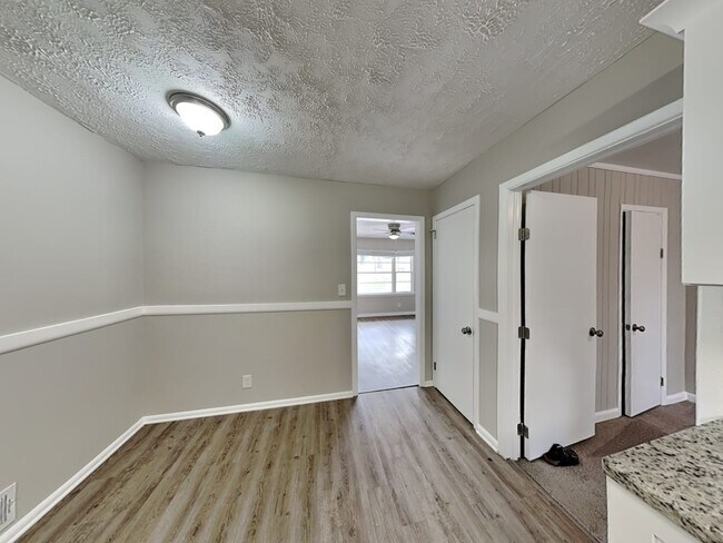 Building Photo - 4734 Campbellton Rd
