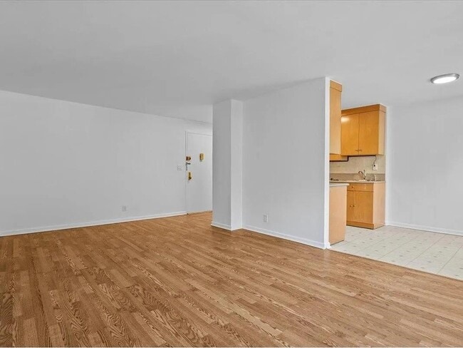 Photo - 3130 Irwin Ave Apartment