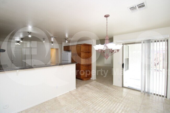Building Photo - 4759 E Lavender Ln
