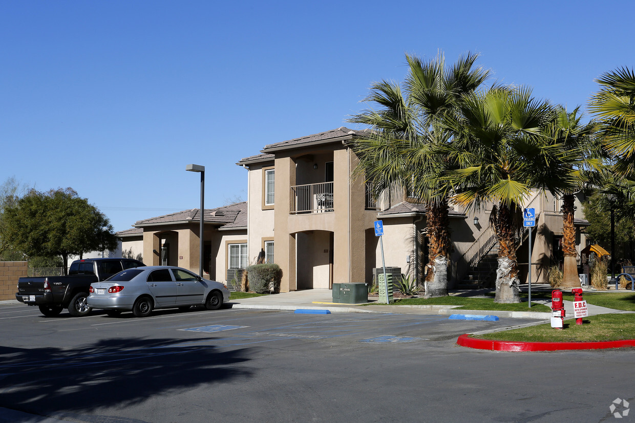 Building Photo - Lincoln Family Apartments