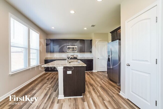 Foto del edificio - 3220 Milkweed Dr