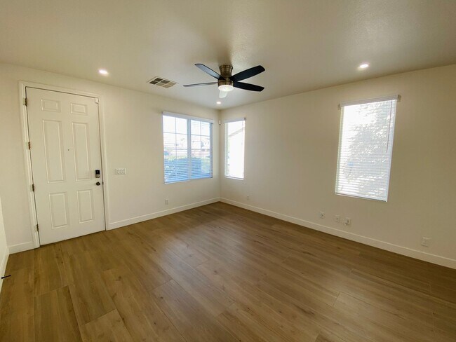 Foto del edificio - Beautiful single story in the Southwest! Quiet, secluded, and gated Sequoia community with park!