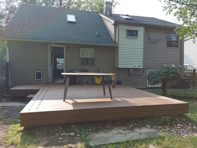 Building Photo - 573 Harvey Ave