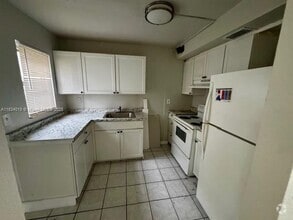 Building Photo - 5208 NW 18th Ct