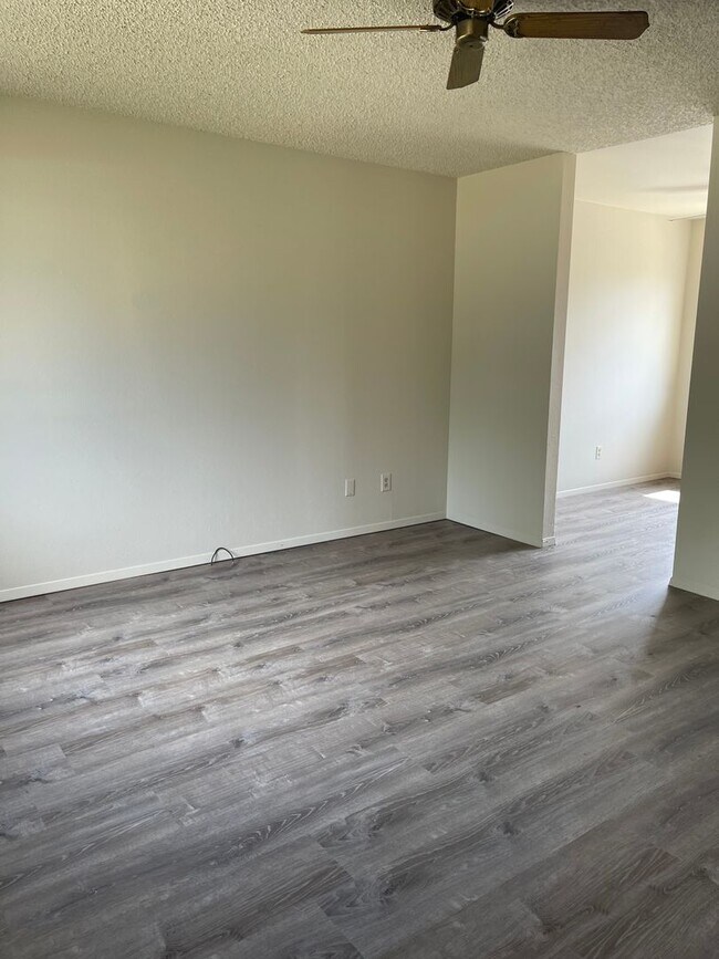 Building Photo - 3 bedroom, 1 bath