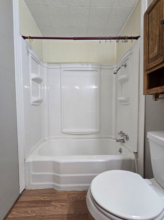 Foto del edificio - 3 bed 1 bath in Tecumseh!