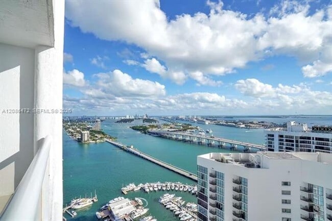 Building Photo - 1717 Bayshore Dr