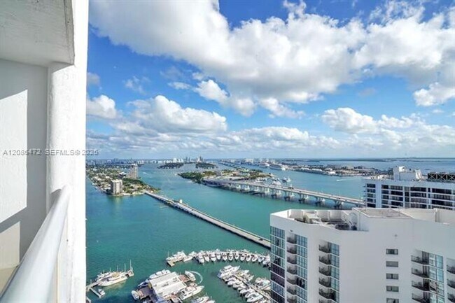 Foto del edificio - 1717 Bayshore Dr