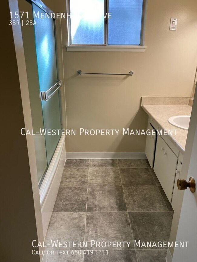 Building Photo - 1571 Mendenhall Dr