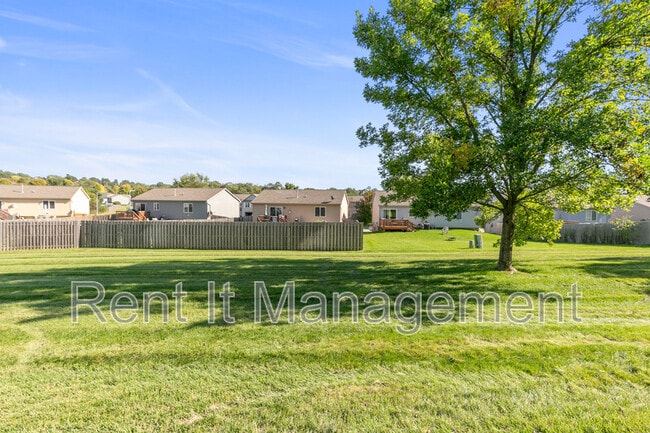 Building Photo - 7425 N 77th Ave